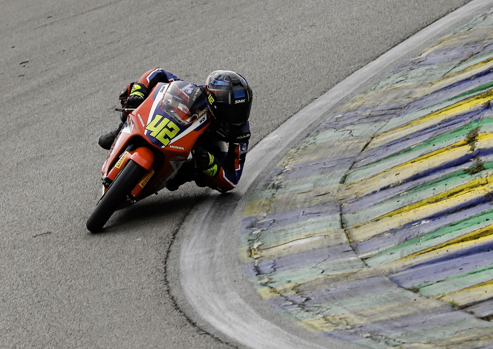Piloto da Mobil Moto4 Latin Cup em ação com a Honda NSF250R